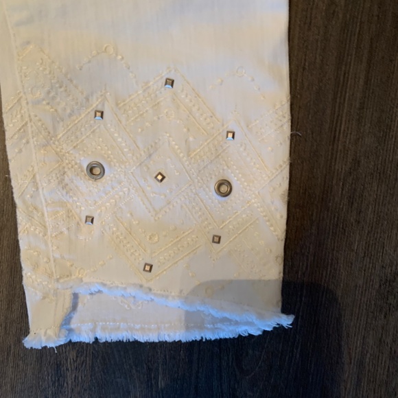 Bandolino Lisbeth curvy stretch Capri in white. NWT. Retail 78.99 - Picture 2 of 7